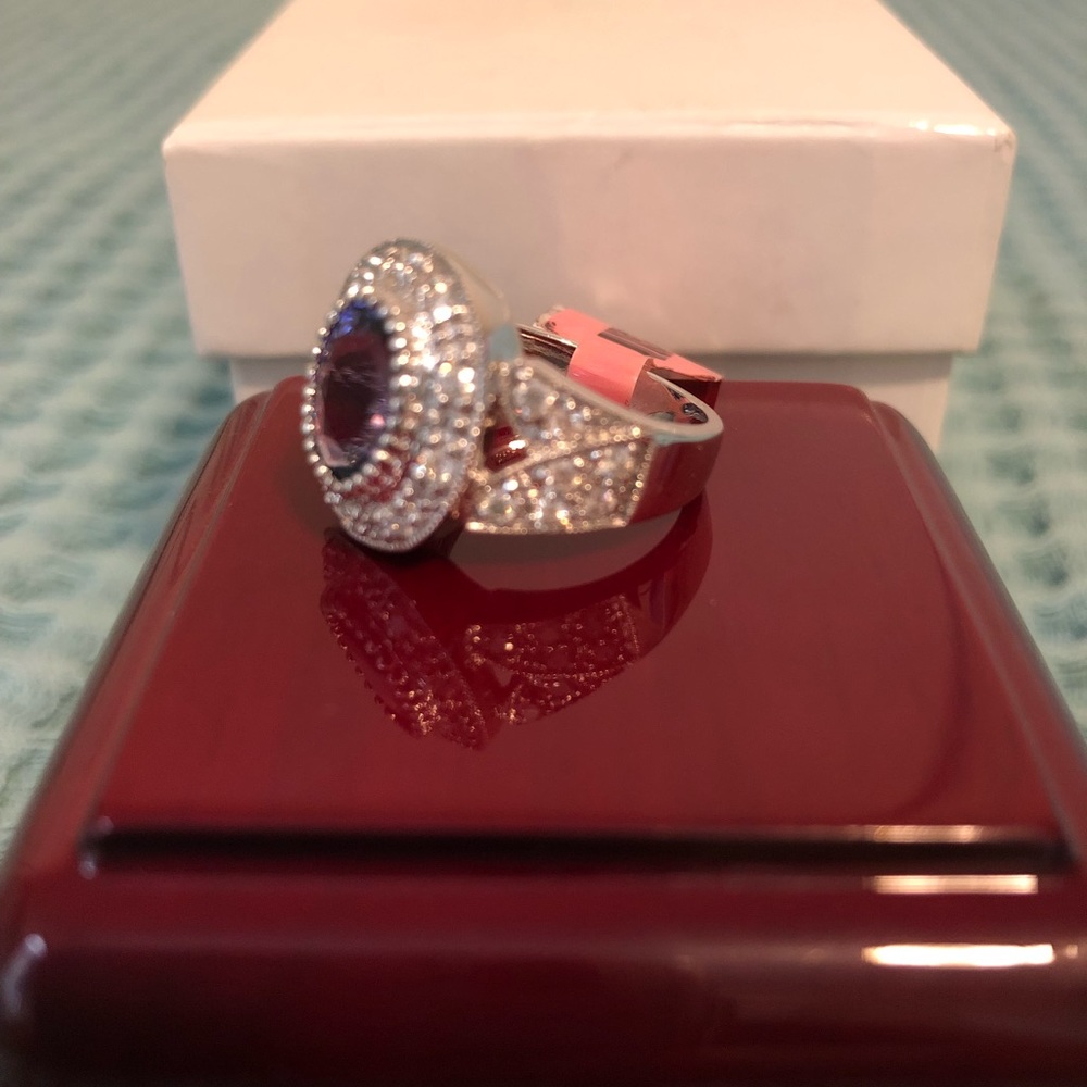 Dazzling 18kt WG Tanzanite Diamond Ring - Picture 3 of 8